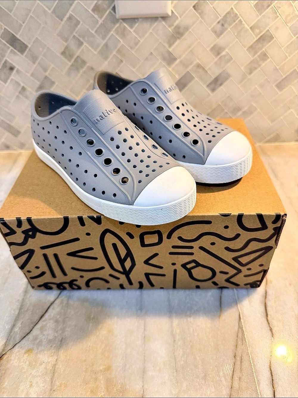 Native Jefferson Kids Sneakers Pigeon Grey C11 Like New